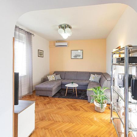 Lovely Apartment In Kastel Kambelovac With Wifi Kaštela Εξωτερικό φωτογραφία