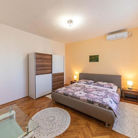 Lovely Apartment In Kastel Kambelovac With Wifi Kaštela Εξωτερικό φωτογραφία