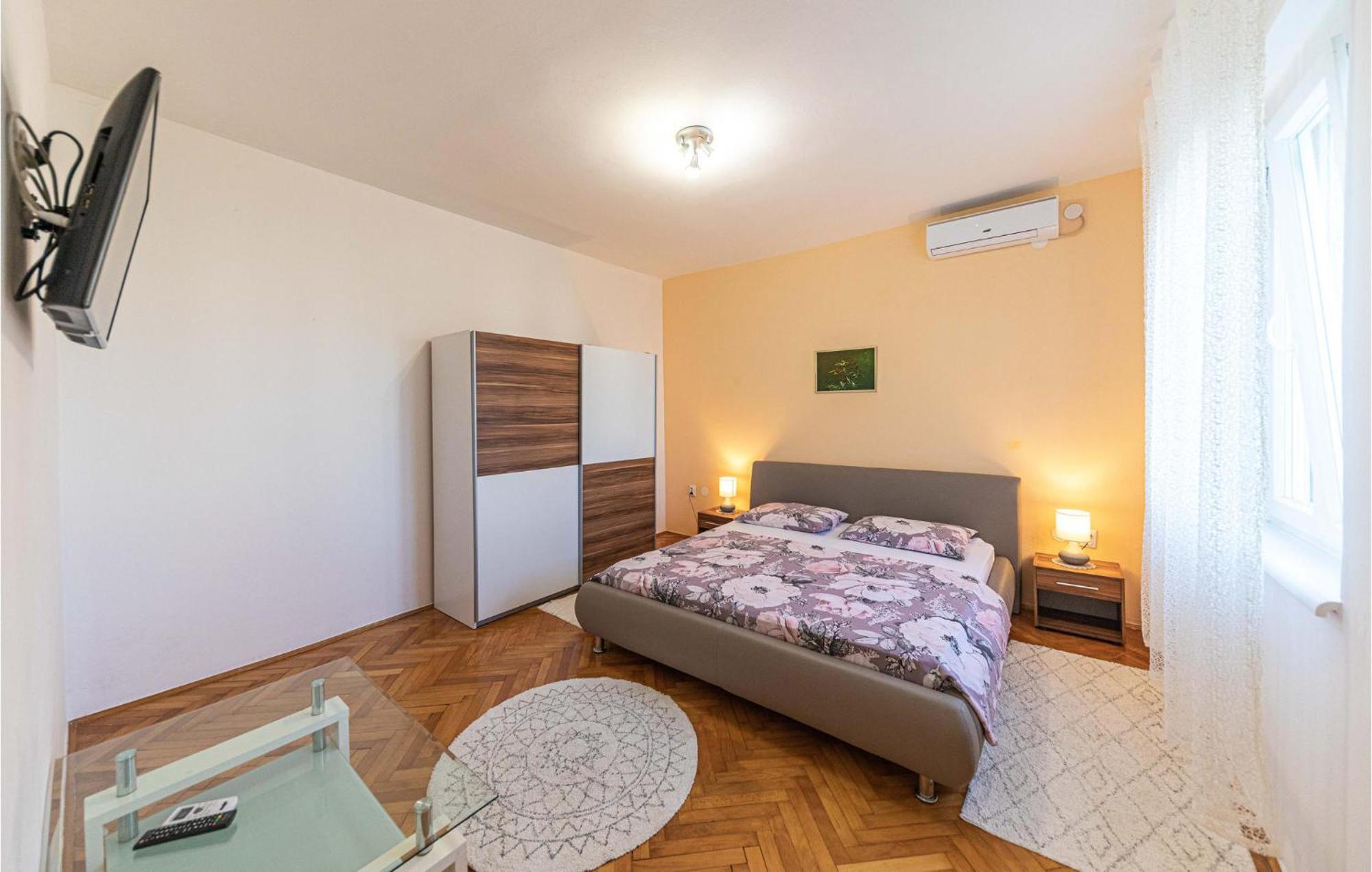 Lovely Apartment In Kastel Kambelovac With Wifi Kaštela Εξωτερικό φωτογραφία
