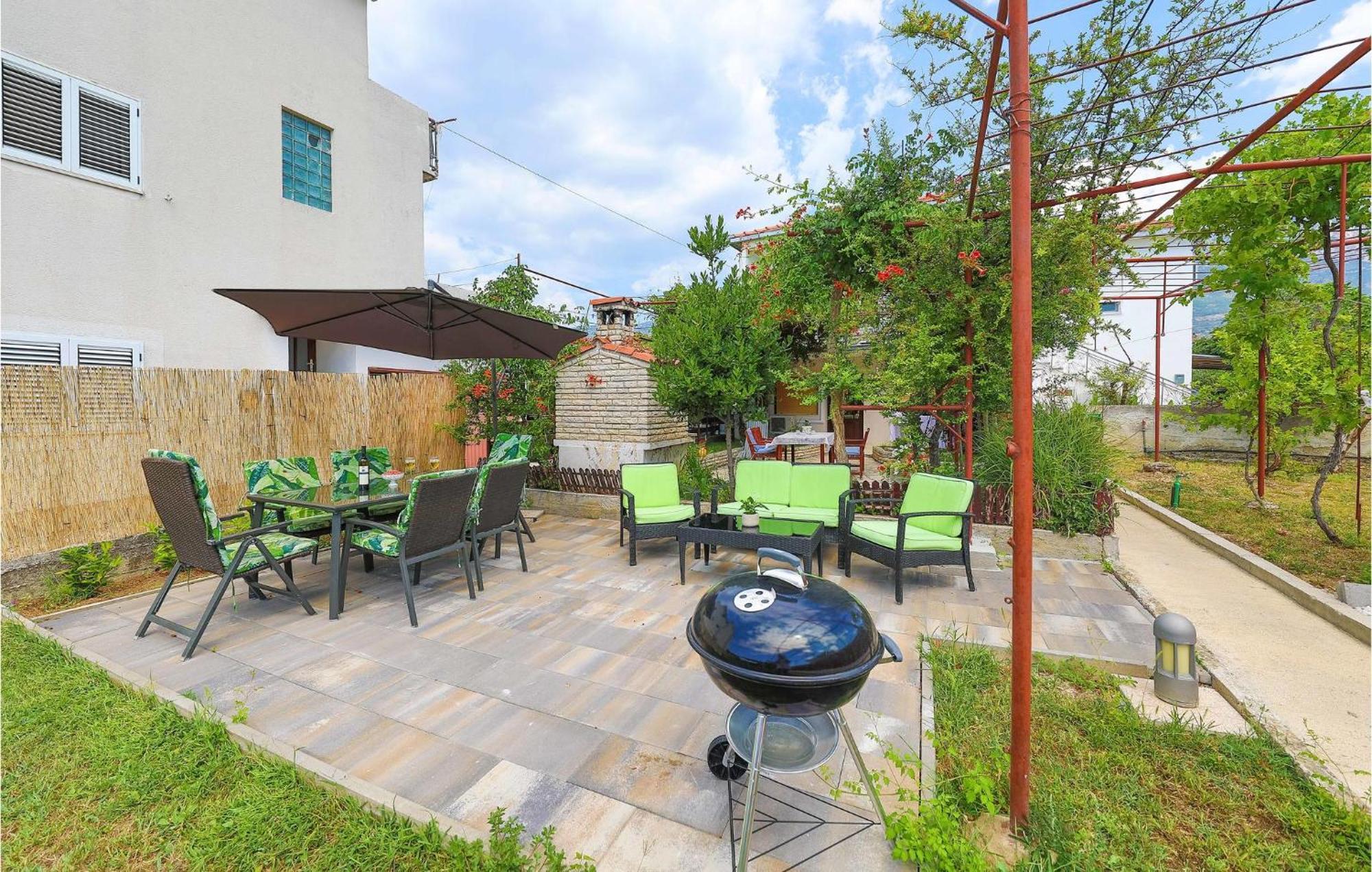 Lovely Apartment In Kastel Kambelovac With Wifi Kaštela Εξωτερικό φωτογραφία