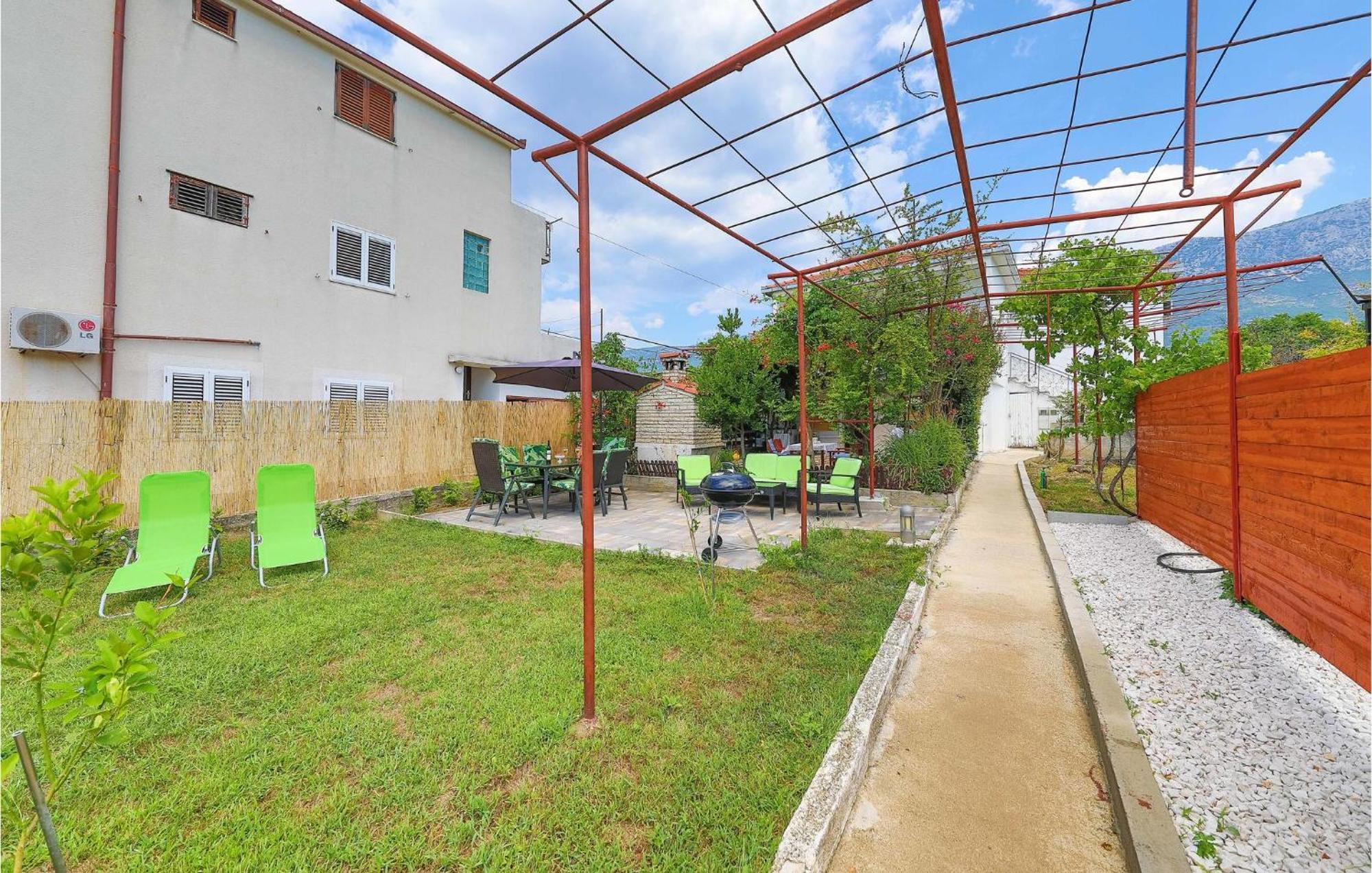 Lovely Apartment In Kastel Kambelovac With Wifi Kaštela Εξωτερικό φωτογραφία